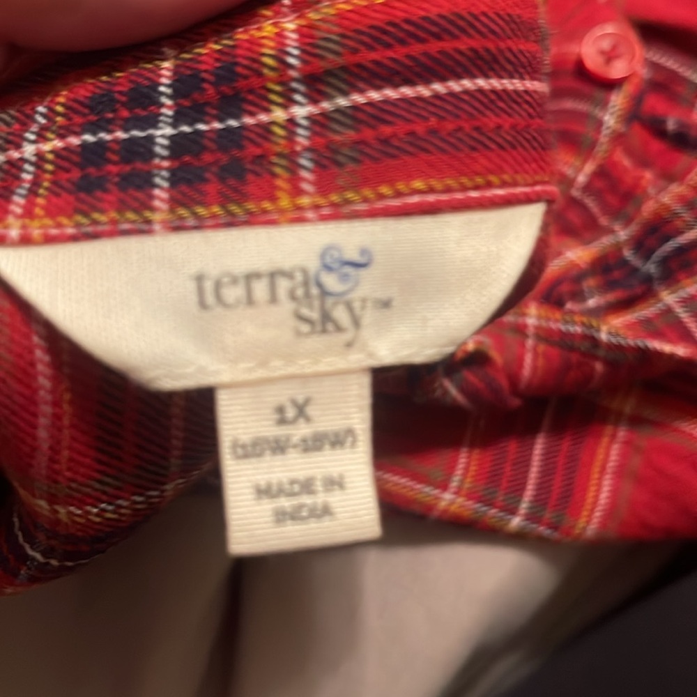 Button front shirt - Picture 4 of 4
